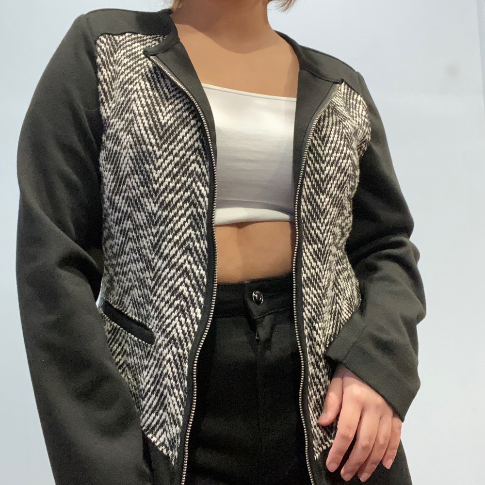 🤍⚫️ BLACK AND WHITE CHICOS JACKET⚫️🤍
